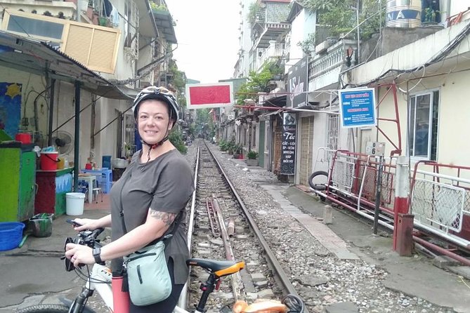 Hanoi: Amazing Morning with Bicycle - All Inclusive - Hoan Kiem Lake: lake stroll vibes plus movement with locals