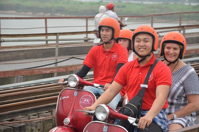 Hanoi By Vespa Tours: HISTORY + CULTURE + SIGHT + FUN 2,5 Hours - Huu Tiep Lake and the Downed B-52: A Stop That Hits