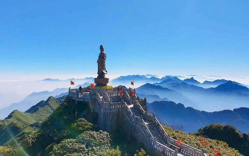 Hanoi: Cat Cat Village, Fansipan, & Moana Sapa 3-Day Tour - Cat Cat Village Trek: Black H’mong Life, Waterfall Photos, and That Return Hill