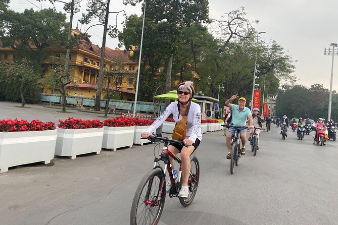 Hanoi City Bike Tour through Banana Island & Food Tasting - Duong Tau and the Railway Tracks: When Trains Still Shape the Streets