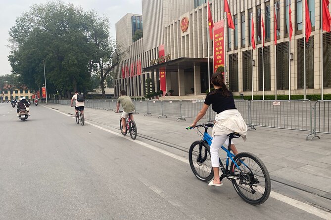Hanoi City Bike Tour through Banana Island & Food Tasting - Lake B52 and the Conversation That Gives the Trip Context
