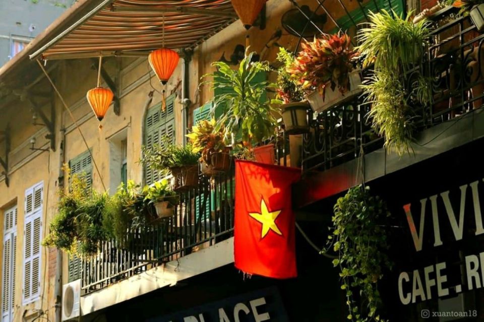 Hanoi: City Highlights Tour with Transfer and Lunch - The day-dependent choice: Bat Trang ceramics or the Ethnology Museum