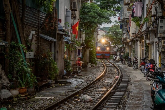 Hanoi City Motorbike Tour with Banana Island and Local Food - Tran Quoc Pagoda: A Calmer Pause With Real Atmosphere