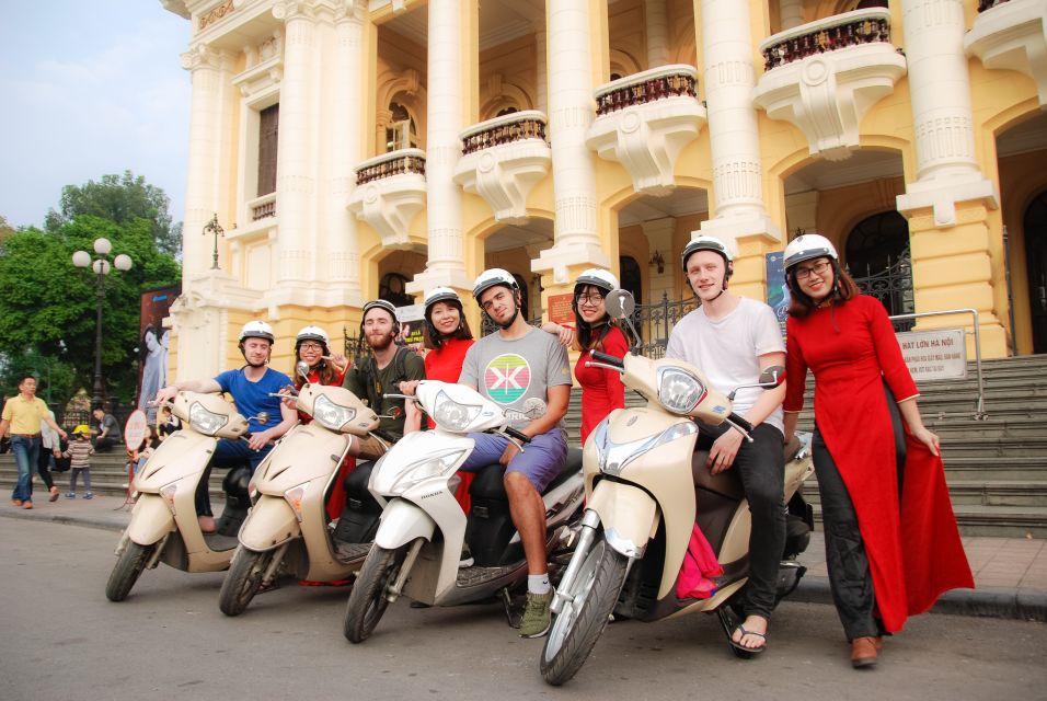 Hanoi: City Sightseeing Motorbike Tour - West Lake views at Tran Quoc Pagoda