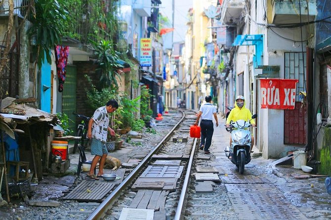 Hanoi city tour and drinking beside railway- group tour - Tran Quoc Pagoda: a calm start with serious age