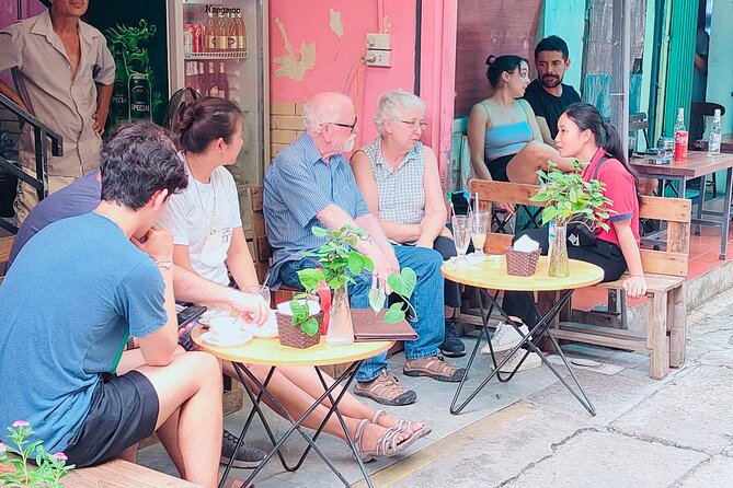 Hanoi city tour and drinking beside railway- group tour - Duòng Tau (Train Street) and beer: the experience is real life, not a postcard