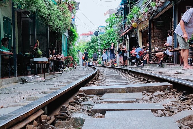 Hanoi city tour and drinking beside railway- group tour - Guide quality and group energy: why Timmy, Cam Thuy, and Tre matter