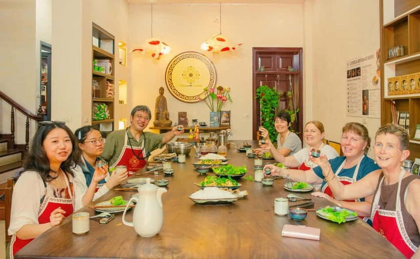 Hanoi Cooking Class: Market Tour, Free Recipe & Beverages - Hanoi’s morning market: more than a photo stop