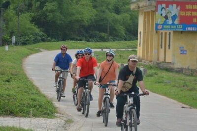 Hanoi Countryside By Bike & Local House and Food Tasting - Long Bien Bridge: the easy warm-up that frames the whole day