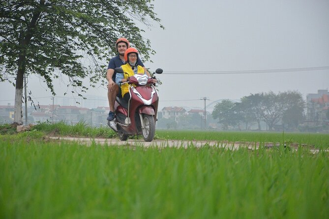 Hanoi Countryside Motorbike Tours Led By Women - Lại Đà and Hội Phụ: from countryside riding into hands-on craft