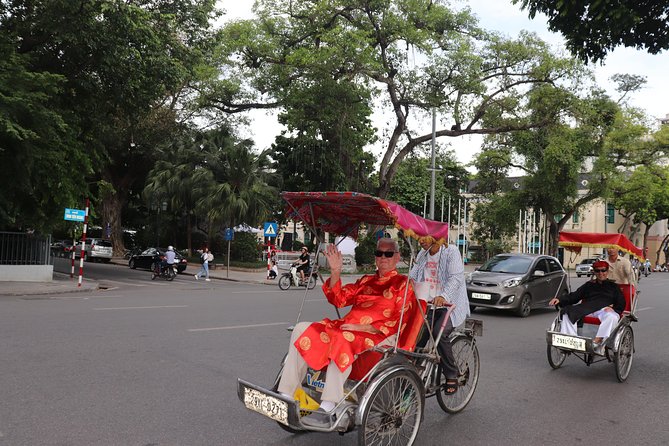 HANOI CULTURAL DISCOVERY TOUR ( "5 in 1" 4 hours - Special Package!) - Dong Xuân Market: a practical start for seeing how trade works