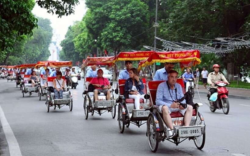 Hanoi: Cyclo the Old Quarter and Egg Coffee Tour - Temple of Jade Mountain: stepping into a landmark tied to a national hero