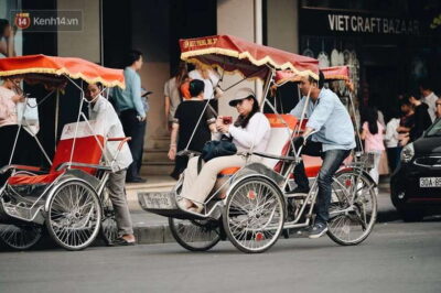 Hanoi: Cyclo the Old Quarter and Egg Coffee Tour - The Hoan Kiem neighborhood start: French colonial textures and local symbols