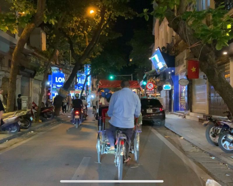 Hanoi: Embark On A Cyclo City View Tour - Dong Xuan Market: your first look at everyday Hanoi shopping