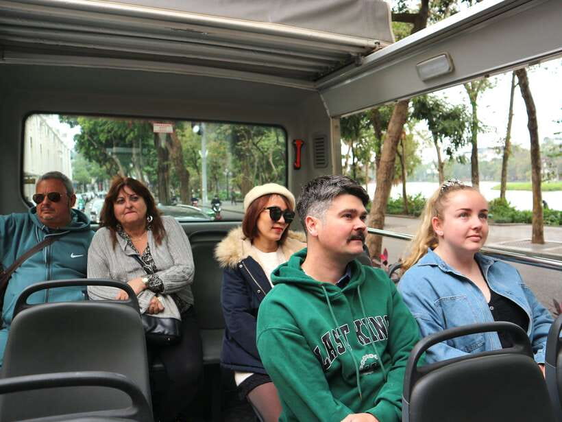 Hanoi Exclusive Craft Beer Bus: Cultural Sightseeing Tour - Start at BÁNH MÌ TÂM HA NOI: food first, then Hanoi