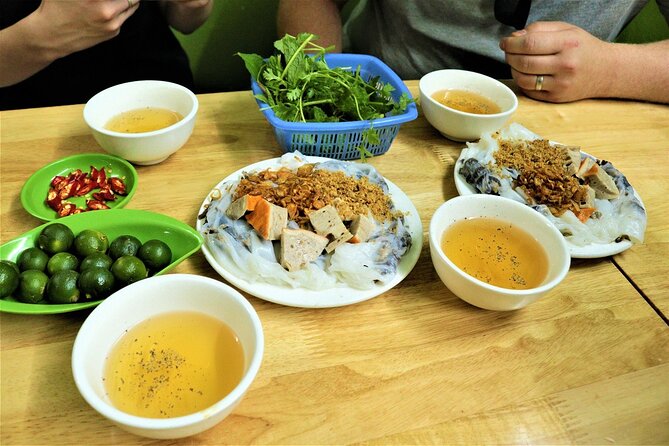 HaNoi Foodie Tour - Mini Class Coffee - Alcoholic drinks and bottled water: staying comfortable while you snack