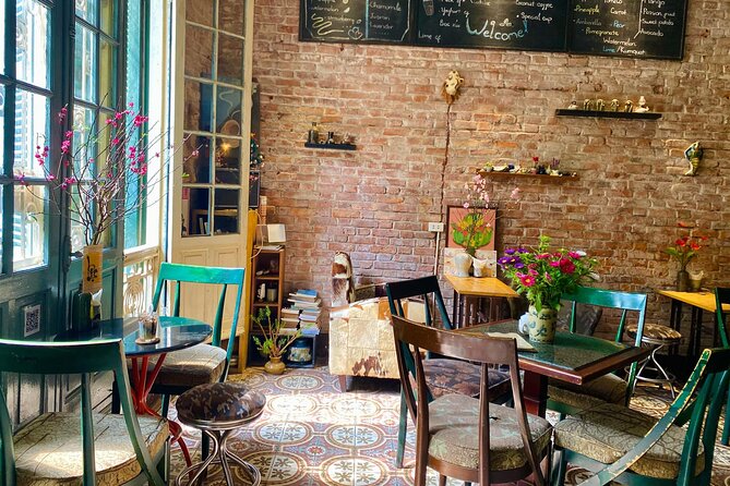 Hanoi French Quarter: Coffee and Stories - Chua Ba Da on a Busy Street: Faith, Tucked Away