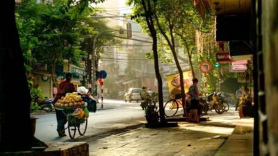 Hanoi Full-Day City Group Tour with Lunch and Guide - Tran Quoc Pagoda on West Lake: the quiet start you’ll appreciate