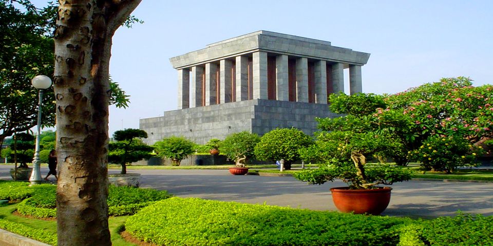 Hanoi: Full-Day City Tour and Water Puppet Show - Ho Chi Minh complex: the must-see stop with closure realities