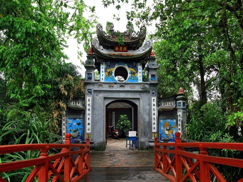 Hanoi: Full-Day City Tour and Water Puppet Show - One Pillar Pagoda: small, symbolic, and quick to appreciate