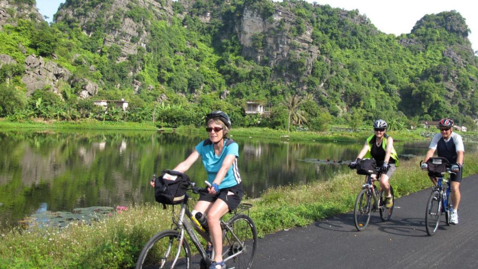 Hanoi: Full Day Guided Tour of Hoa Lu, Tam Coc, and Mua Cave - Mua Cave (Dancing Cave): The Climb to Lying Dragon Mountain