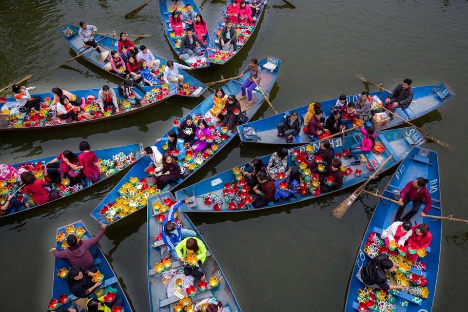 Hanoi: Full-Day Pilgrimage to Perfume Pagoda - Inside Huong Tich Cave: deities and the lucky stalactites