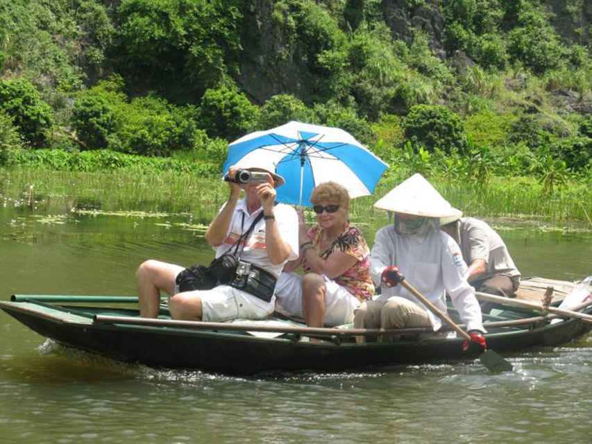 Hanoi: Full-Day Private Tam Coc Tour with Boat Ride & Lunch - Tam Coc by sampan: three caves on the Ngo Dong River
