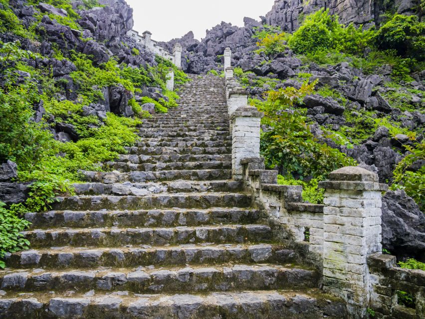 Hanoi: Full Day Tour of Hoa Lu, Tam Coc, and the Mua Cave - A One-Day Mix: Hoa Lu Temples, Tam Coc Boats, and Mua Cave Views
