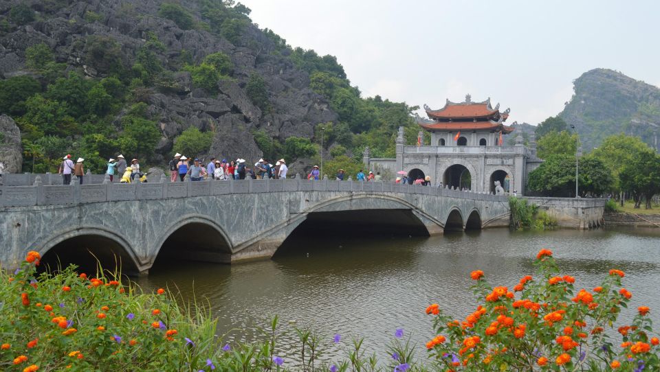 Hanoi: Guided Full-Day Hoa Lu, Trang An and Mua Cave Tour - Hoa Lu Temples: Vietnam’s Former Capital in Real Life