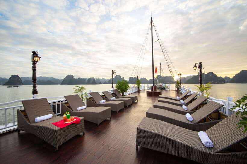 Hanoi: Ha Long Bay 2-Day 1-Night Tour by 4-star Luxury Junk - Price and value for a $109 2-day luxury cruise