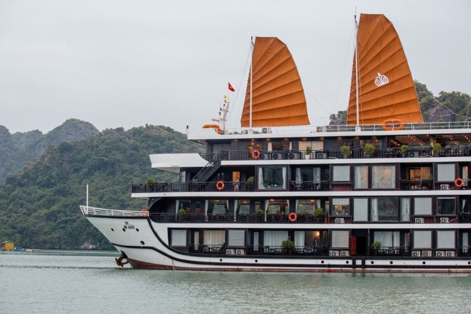 Hanoi: Halong Bay 2-Day 5-Star Balcony Cruise & Bathtub - Cooking Class Demo and Happy Hour: Vietnamese Flavor Onboard
