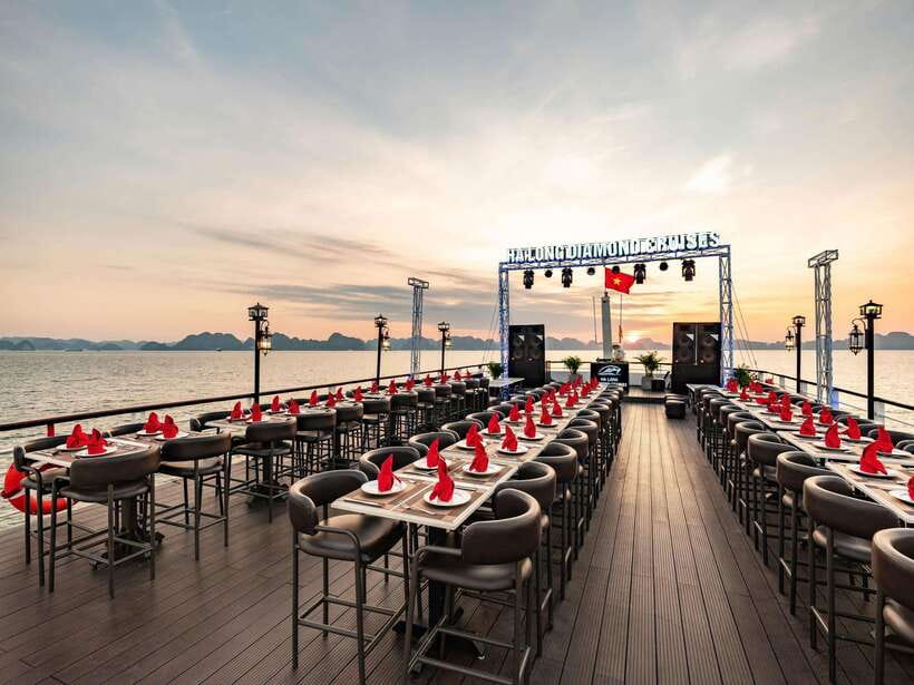 Hanoi: Halong Bay Full-Day Tour with 5-star Diamond Cruise - Sung Sot (Surprising Cave): the big cave stop and the step reality