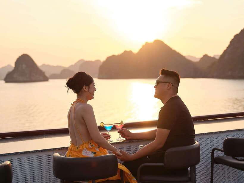Hanoi: Halong Bay Full-Day Tour with 5-star Diamond Cruise - Lunch onboard: buffet comfort with seafood and mixed flavors