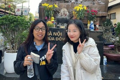Hanoi Highlights and Hidden Gems Walking Tour - Đường Tầu: seeing the train pass by local homes