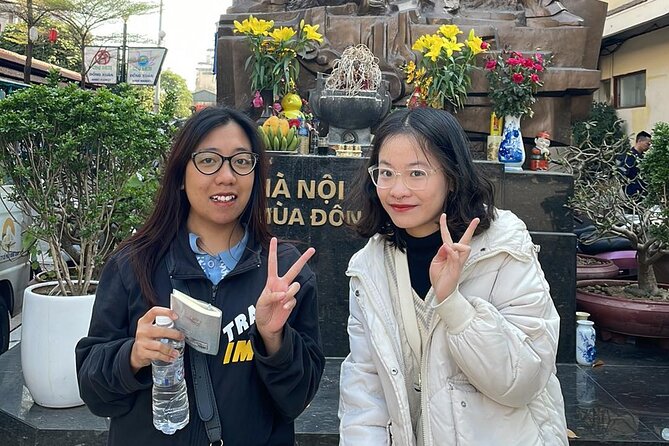 Hanoi Highlights and Hidden Gems Walking Tour - Đường Tầu: seeing the train pass by local homes