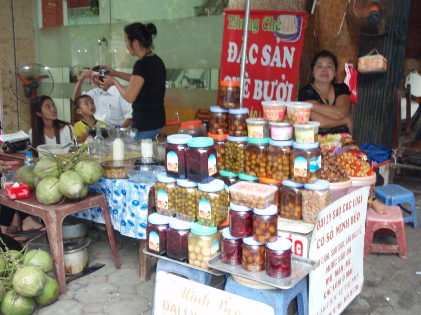 Hanoi Highlights: Full-Day Small Group City Tour with Lunch - Lacquer painting gallery: northern craft as a window into Hanoi