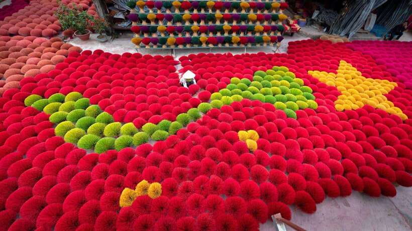 Hanoi: Highlights, Incense Village, Hat Crafting Guided Tour - Key highlights to look for