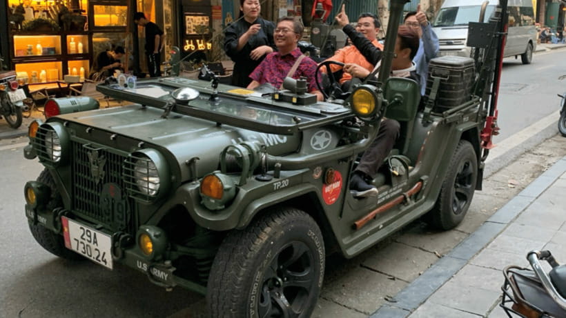 Hanoi: Historic Jeep Tour - Old Quarter alleyways: where the tour starts to make sense