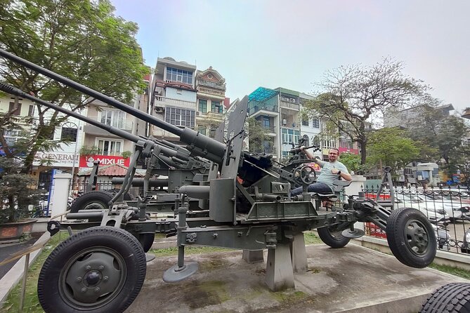 Hanoi Hoa Lo Prison and War museums Tour - The guide is the difference: questions, pacing, and staying power