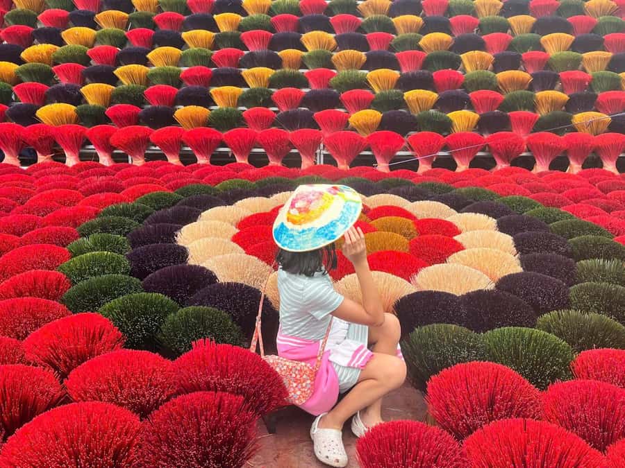 Hanoi: Incense Village, Hat, & Lacquer Artisanal Tour - Quang Phu Cau incense village: the heart of Vietnam’s incense culture