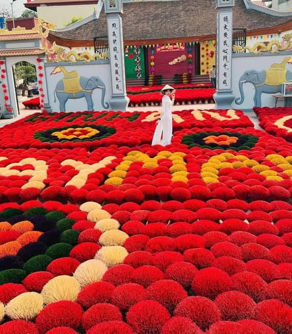 Hanoi: Incense Village, Hat Village or Weave Mat SMALL GROUP - Guides in your corner: what Huy’s style adds