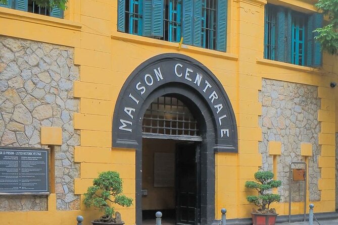 Hanoi Insight City Private Tour - Tran Quoc pagoda and the B-52 Victory Museum: two shocks of time