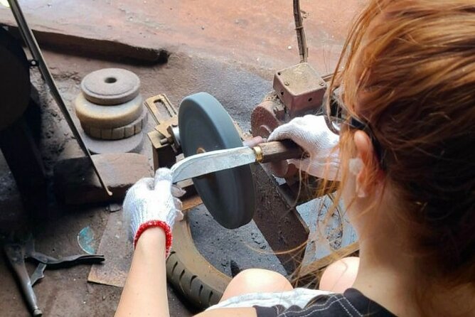 Hanoi Knife Making Traditional Workshop - Sharpening on the grindstone: the step that makes it work