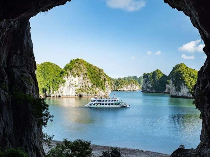 Hanoi: Lan Ha Bay & Cat Ba Island Day Trip on Luxury Cruise - Lunch on the cruise: included, and it changes the whole rhythm