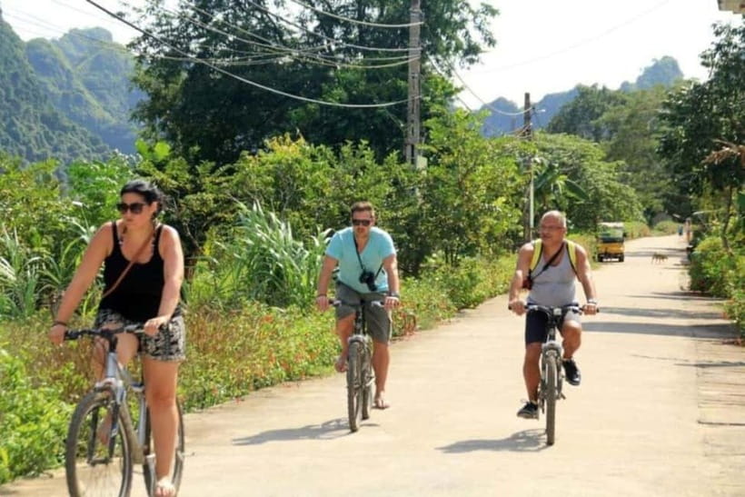 Hanoi: Lan Ha Bay & Cat Ba Island Day Trip on Luxury Cruise - Sunset party on board: fresh fruit, biscuits, and tea