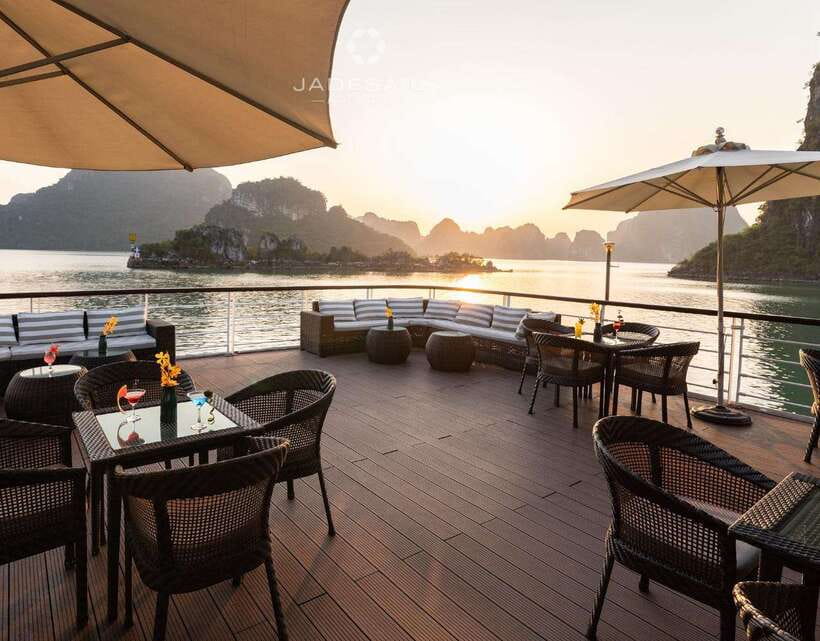 Hanoi: Luxury Lan Ha Bay Jade Sails Cruise with Buffet Lunch - Lunch on the boat: what to expect from the buffet spread