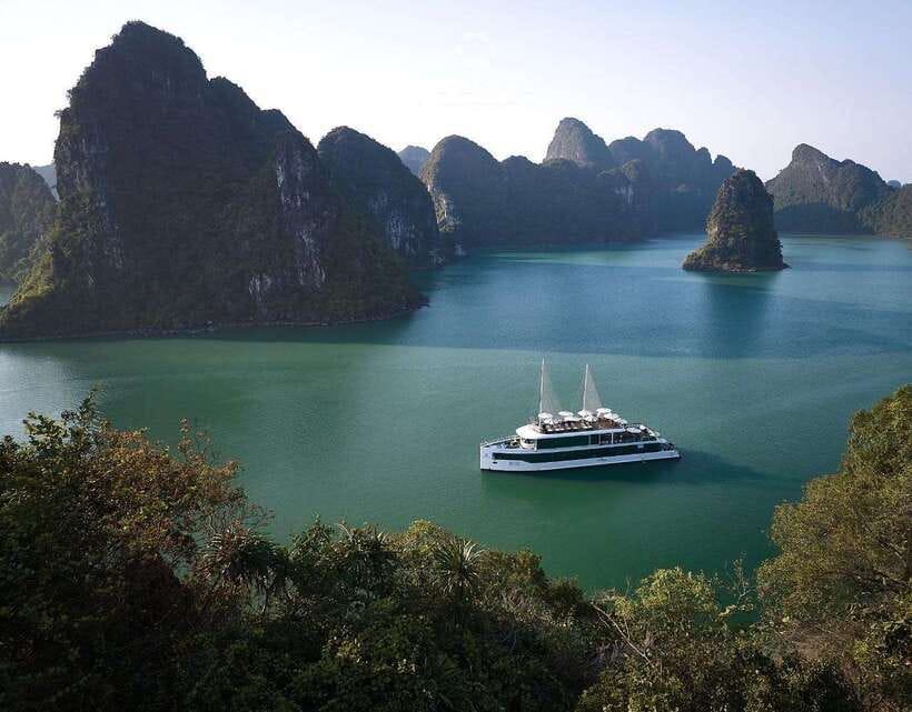 Hanoi: Luxury Lan Ha Bay Jade Sails Cruise with Buffet Lunch - Onboard entertainment and the “serenity” tradeoff