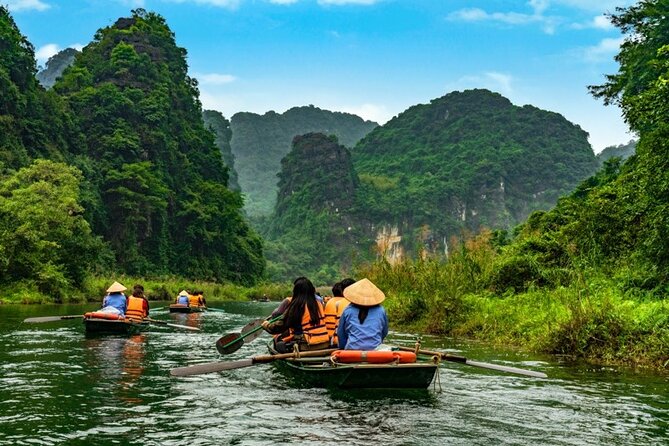 Hanoi: Luxury Small Group Bich Dong, Trang An & Mua Cave Day Tour - Lunch in Ninh Binh: fuel that doesn’t feel like an afterthought