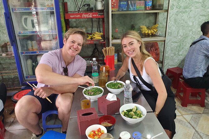 Hanoi Michelin Star Walking Food Tour & Train Street - Bia Hoi and Chè: the sweet-leaning finish before Train Street