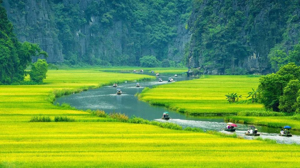 Hanoi: Ninh Binh Day Trip Visit Hoa Lu, Tam Coc & Mua Cave - Tam Cốc boat ride: the caves look different when you’re on the water